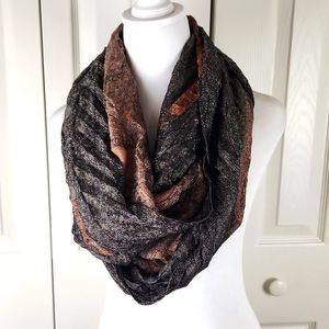 GORGEOUS infinity scarf with metallic threads ✨️ 💖